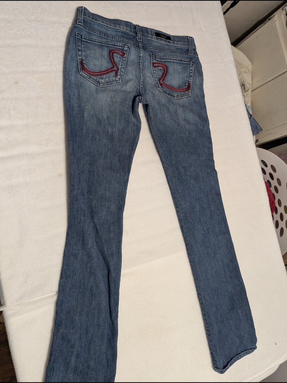 Rock &‎ Republic Straight Leg Blue Jeans with Red Pocket Stitching Size 27